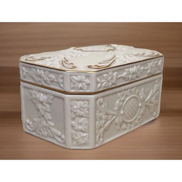 Lenox Rectangular Lidded Trinket Jewelry Box Ivory 24kt Gold Gilt Lined Vtg - Picture 2 of 11